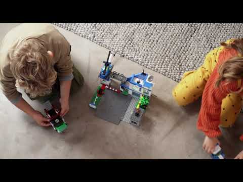 Конструктор LEGO City Поліцейська дільниця (60316)