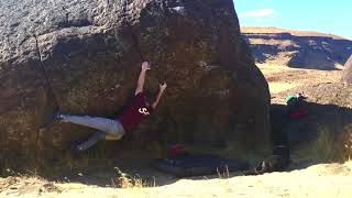 Video thumbnail of Backside Traverse, V3. Swan Falls