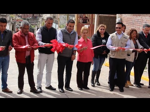 Entrega de pavimento hidráulico en la calle Ignacio Allende en Zaragoza, Calimaya