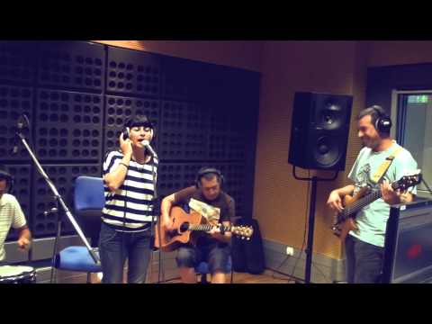 Entre Aspas - "Perfume" - Ao vivo na 3