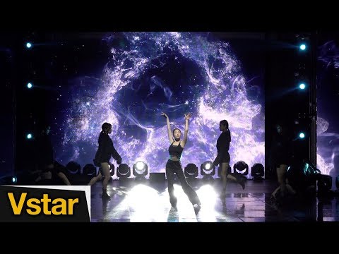 [4K] 청하 INTRO + BB + Love U @ Chung Ha Blooming Blue Showcase