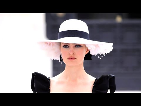 CHANEL - FALL WINTER 2021 / 22 - HAUTE COUTURE