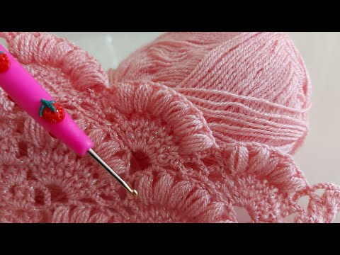 Easy crochet triangle shawl / beginner friendly tutorial / knitting shawl patterns