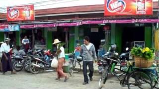 preview picture of video 'Inle Lake - Nyaungshwe - street view outside Mingala Market'