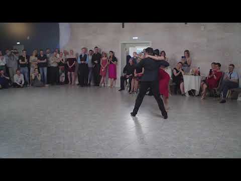 Clarisa Aragón y Jonathan Saavedra Turn Up www.reginatangoshoes.com