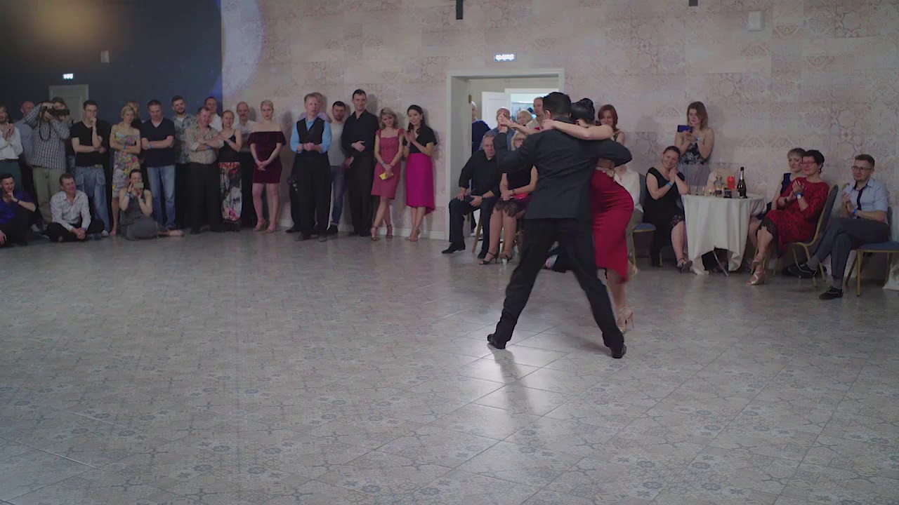 Clarisa Aragón y Jonathan Saavedra Turn Up www.reginatangoshoes.com