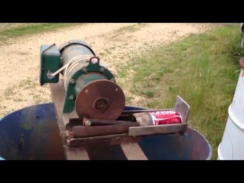 Aluminum pop can Pitman drive crusher