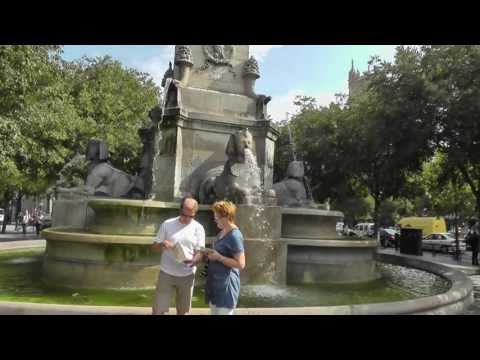 Paris: Die Sphinx spuckt Wasser am Place