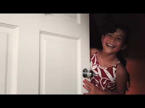 Ana Vee - IT'S CHRISTMAS (OFFICIAL MUSIC VIDEO)