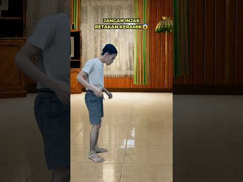Papa Nekat Injak Retakan Keramik, Akhirnya Menghilang! 😱