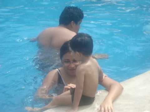 erick en la alberca