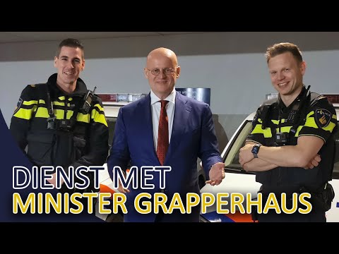 POLITIE - Dienst samen met minister Grapperhaus - Vuurwerk, Honden, Gestolen fiets en koffie.