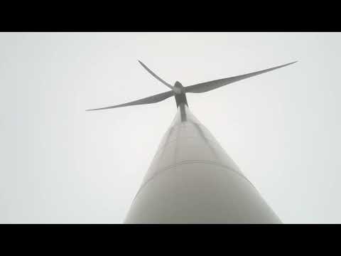 Emergency braking wind turbine Notbremsung einer Windkraftanlage Frontansicht