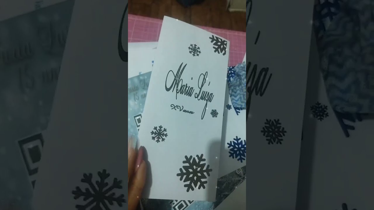 Aplicação de foil (impressão a laser) e impressão jato de tinta.