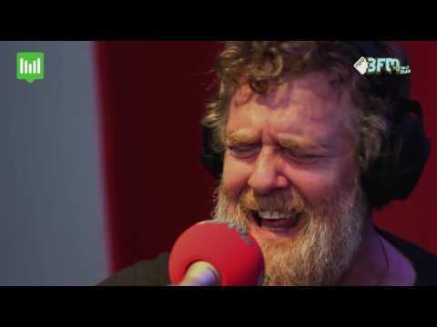 Glen Hansard - 'Down In The Flood' | MetMichiel | 3FM