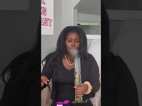 Big smoke #bong #weed #smoke #shorts