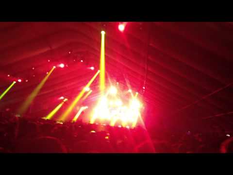 Escape from Wonderland 2012: Calvin Harris drops Bounce