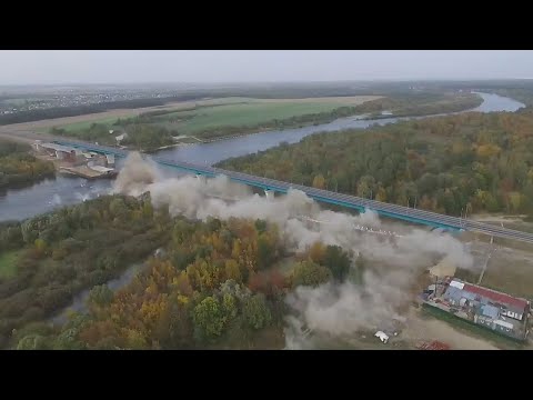 У Гомельскім раёне ўзарвалі аварыйны мост видео