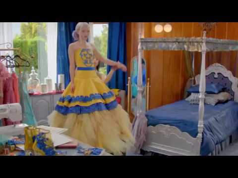 Descendants 2 MAL USES HER SPELL BOOK