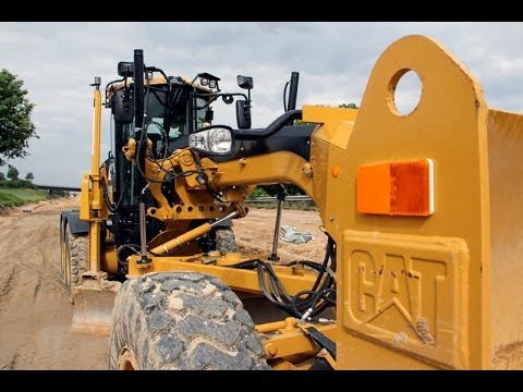 Autobahnbaustelle A1: CAT 140M AWD - German highway construction
