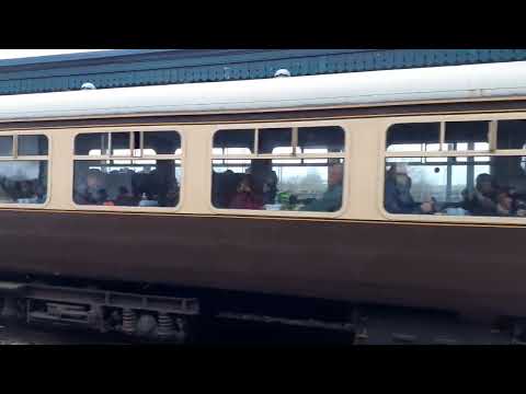 Double header Castle's 5043 & 7029 departs Didcot 04/03/23.