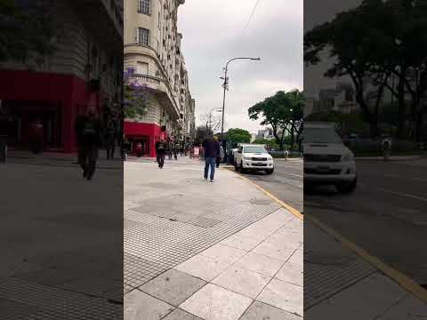 Está algo nublado sobre la 9 de julio en la ciudad de #buenosaires #walking #shorts #bsas