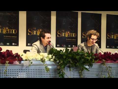 Sanremo 2011: le scenette comiche di Luca & Paolo in conferenza stampa