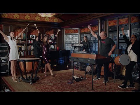 Wonder Woman 1984 "Themyscira" Performance with Gal, Patty & the Wonderband