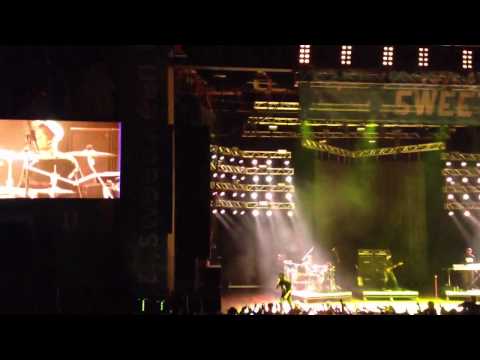 Thumbnail for kid cudi & WZRD - Sweet Life - Pursuit of Happiness live Crowd Sing along SweetLife Festival 2012 HQ