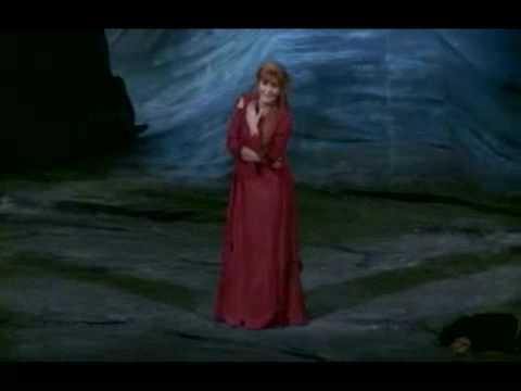 Puccini  Manon Lescaut  Eszter Sümegi  soprano