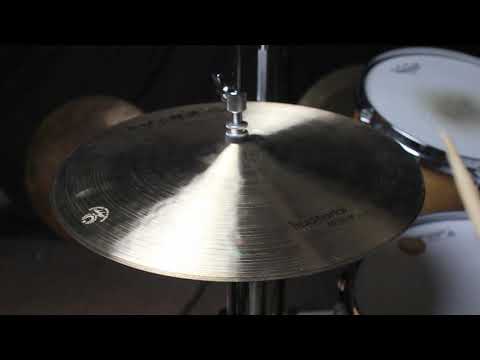 Istanbul Agop 15" Traditional Medium Hi Hats - 1082g/1347g