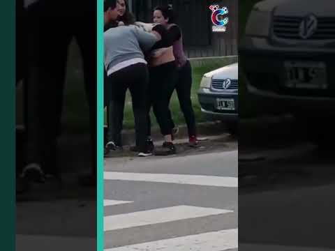 🚨 VENADO TUERTO: VIOLENTA PELEA ENTRE ADULTOS 🚨