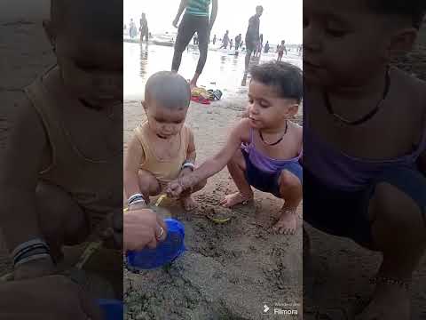 beach pe enjoyment #shortsvideo #funny #lakshu #vanshu #aksabeach