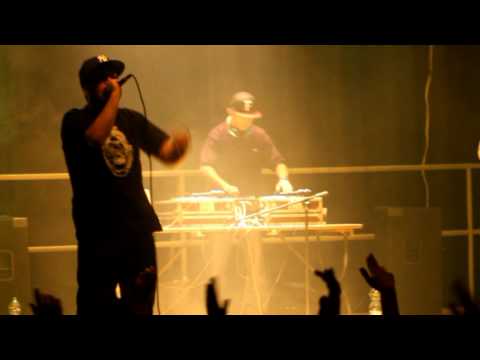 Małpa i Gural śpiewają "sto lat" / Intro / Miałem to rzucić / Nie byłem nigdy (19.03 Łódź)