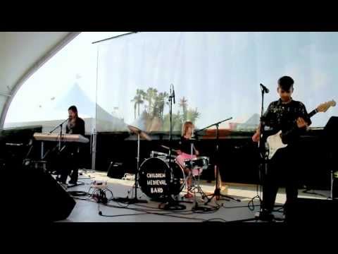 Children Medieval Band live - The Robots - by Kraftwerk