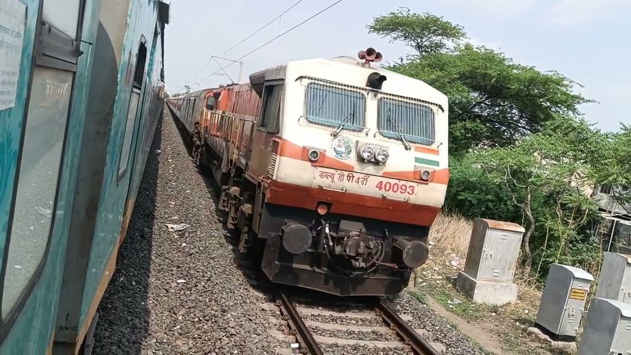 22654/Hazrat Nizamuddin -Thiruvananthapuram Central SF Exp #indianrailways #expresstrain #wdp4d