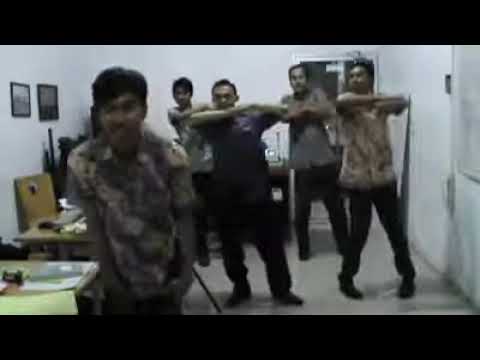 The Rain feat Endank Soekamti - Terlatih Patah Hati (Music Video)