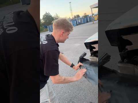 Niklas osti kolaroidun auton🤣