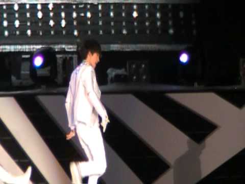 [FANCAM] 121125 Eunhyuk Maxstep cut at SMTown BKK