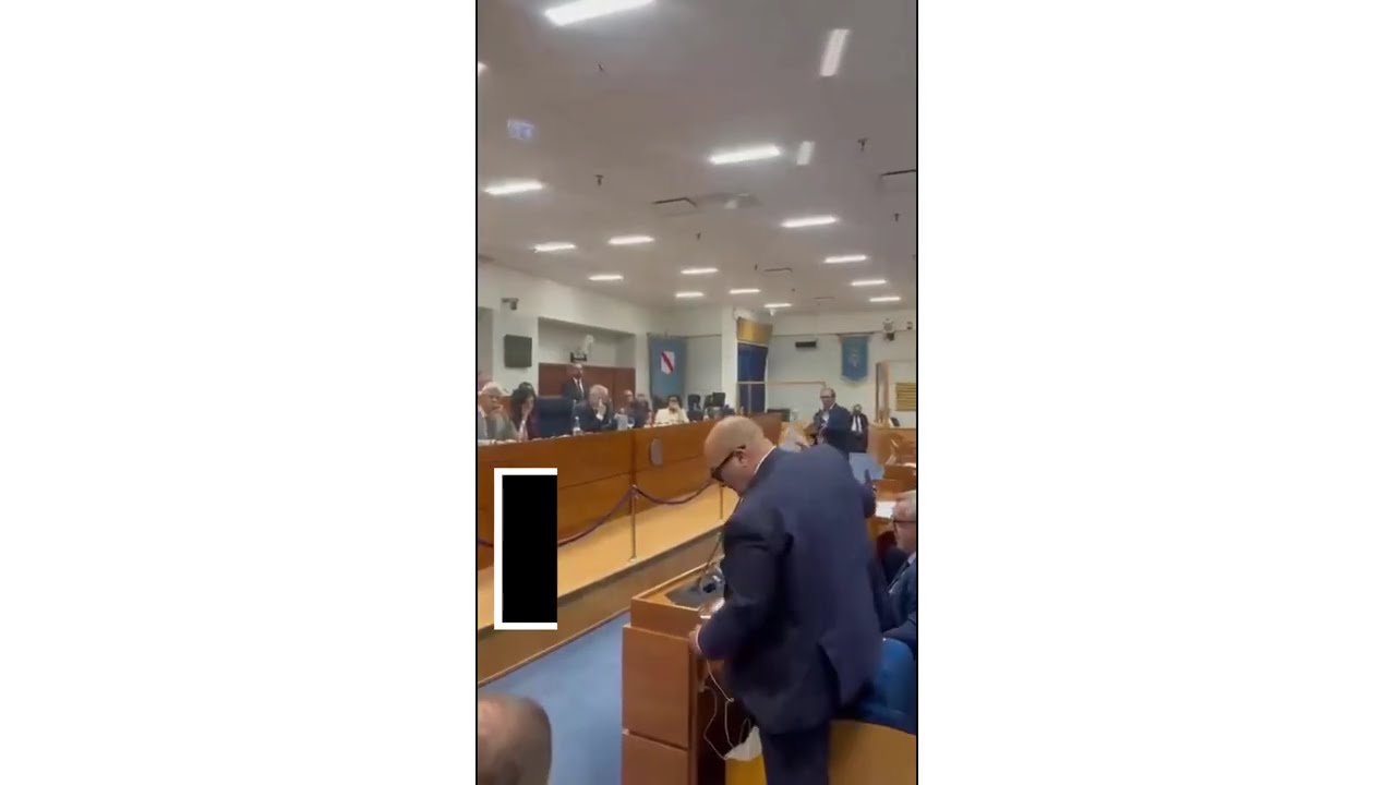 SANGIULIANO CONSEGNA AL PRESIDENTE FICO L’ACQUA INQUINATA DEL FIUME SARNO