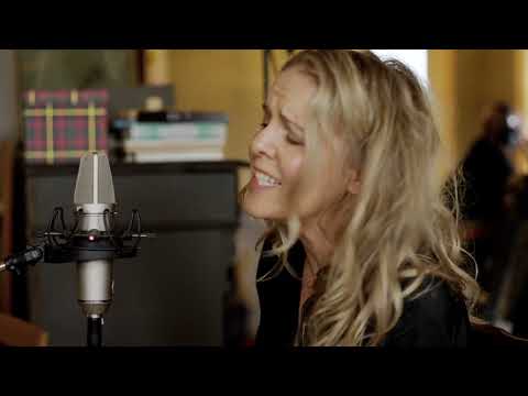 Sofia Karlsson & The Tallest Man On Earth - "På tu man hand" (Official Music Video)