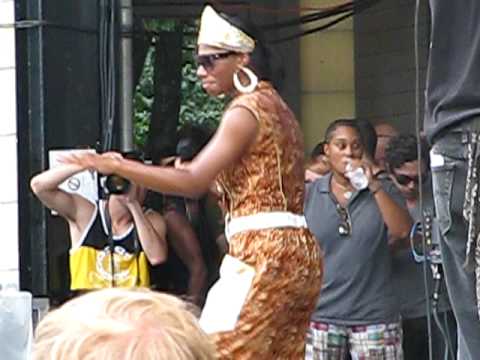 Santigold - Killing an Arab (The Cure cover) @ Lollapalooza 2009 in Chicago video thumbnail