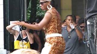Santigold - Killing an Arab (The Cure cover) @ Lollapalooza 2009 in Chicago