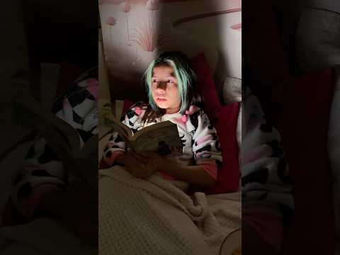 Ela fingiu em que estava lendo