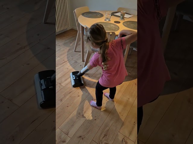 Video teaser for Trisa WetClean Comfort T9746 Review | Marco testet Trisa Hartbodenreiniger