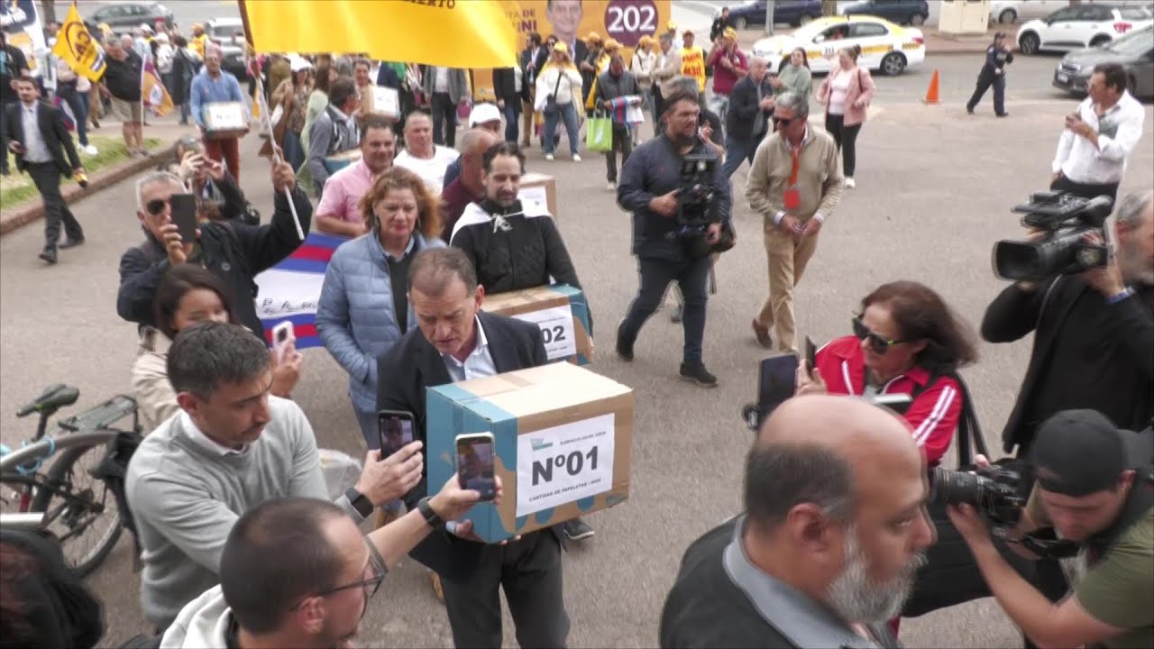 Imágenes de la Entrega de Firmas para plebiscito Deuda Justa