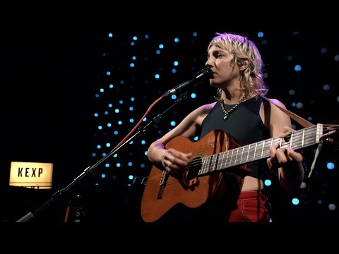Caroline Rose video