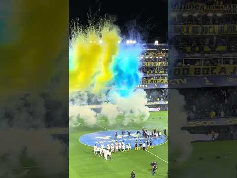 "Así se vive un RECIBIMIENTO en LA BOMBONERA #bocajuniors #boca #bocajr #futbol #futbolargentino" Barra: La 12 &bull; Club: Boca Juniors