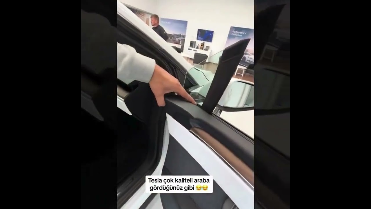 Bir Türk, Almanya'daki Tesla satış noktasında inceleme yaparken üretim hatalarını buldu!