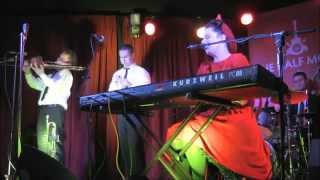 Dream A Little Dream Of Me (Davina and the Vagabonds)